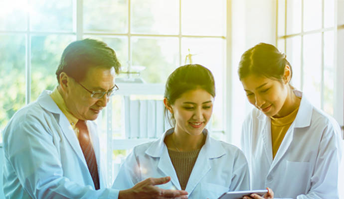 Research laboratory technicians